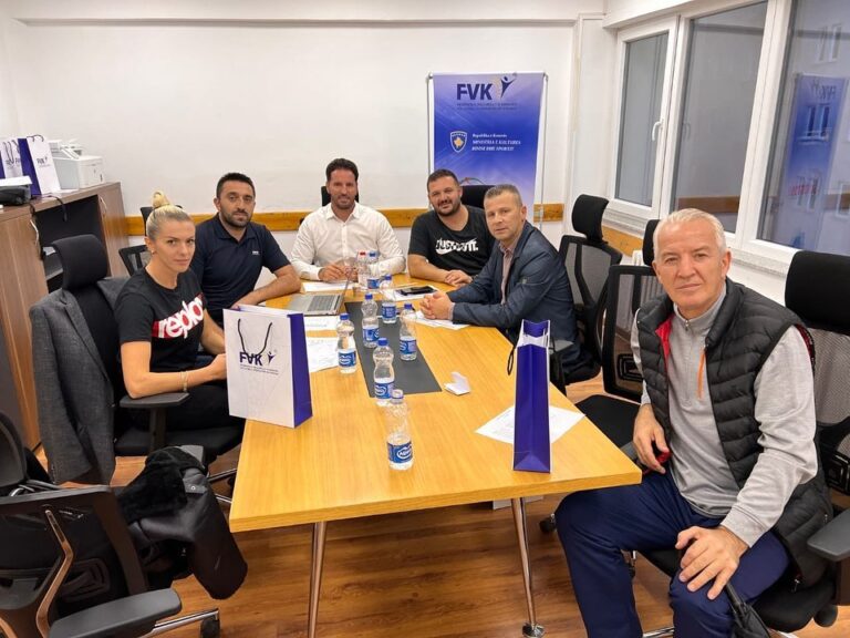 Krerët e FVK-së zhvillojnë takim me përfaqësuesit e klubeve të Superligës A